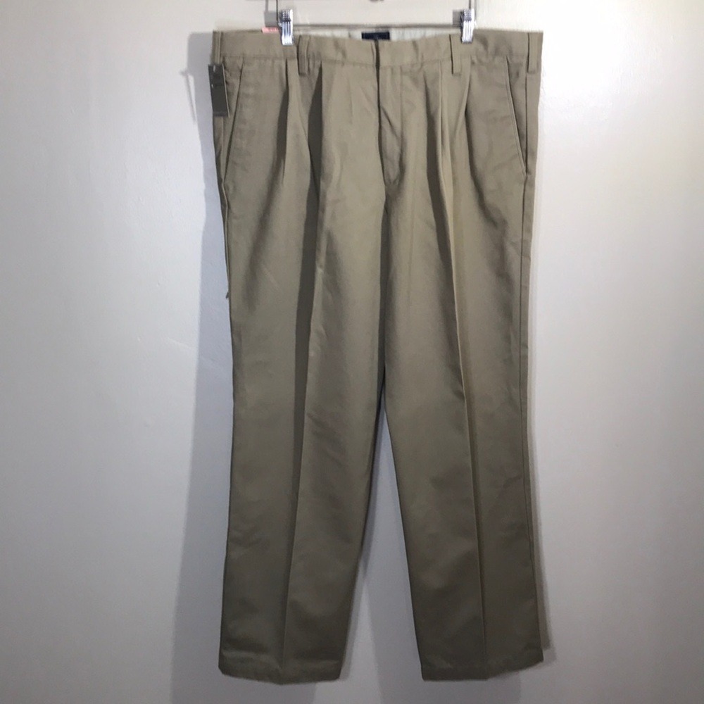 NEW Dockers True Chino Pleated‎ Tan Pants